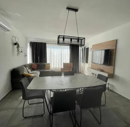 Luxury Sofia 2 * 비빈제